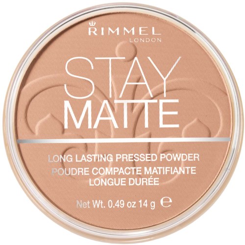 Kompakt presset pudder med Rimmel London-logo, beige farge og produktnavn 'Stay Matte' i store bokstaver.