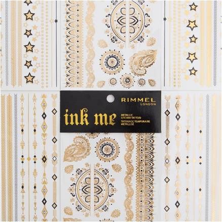 Et ark med gullfargede og svarte dekorative mønstre og etikett som sier "ink me" fra Rimmel London.