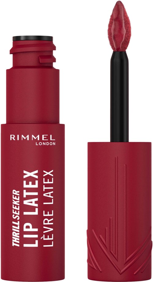 En röd läppglanstub med applicatör som är av, visar rosa gloss inuti.