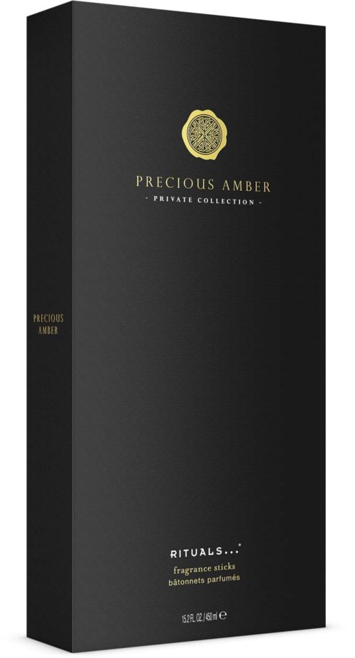 Svart boks med gull emblem og tekst for 'Precious Amber' duftpinner. Enkel og elegant design.