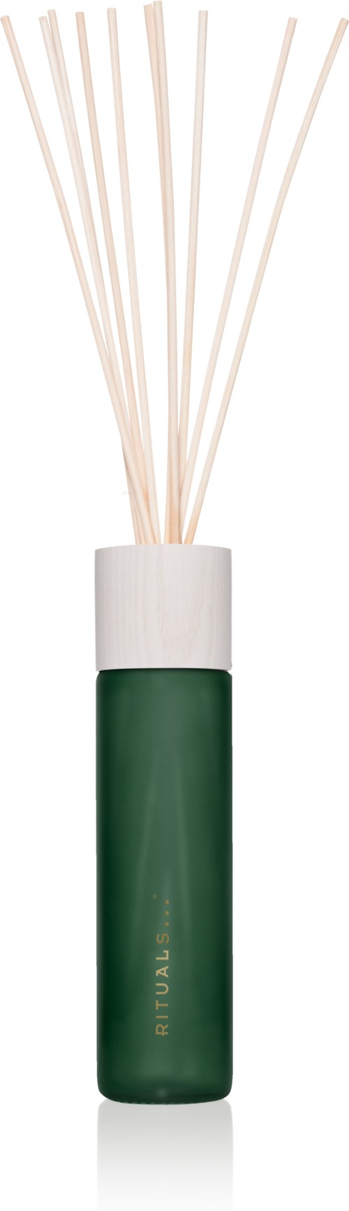 Een groene fles met witte dop, die houtenspikkels vrijgeeft, waarschijnlijk een geurverspreider.