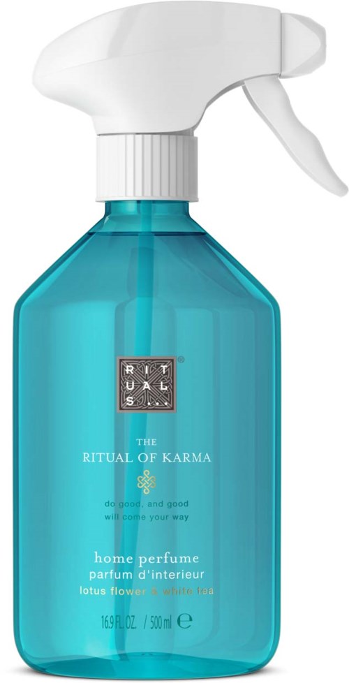 En blå sprayflaska märkt 'Home perfume' med en vit spraymunstycke.