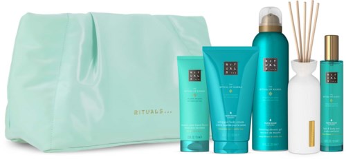En samling av tealfärgade hudvårdsprodukter med svarta etiketter, en vit diffuser med stavgixar och en mintgrön reseväska.