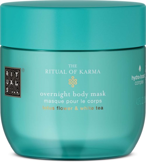 Een blauwgroene pot met label 'The Ritual of Karma' bevat een nachtelijke lichaamsmaske met lotusbloem en witte thee.