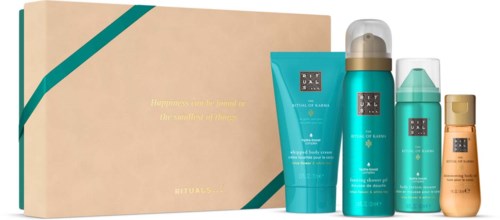 Skönhetsprodukter för hud och hår i en beige box med tealaccenter, inklusive rengöringsmedel, schampo och lotion.