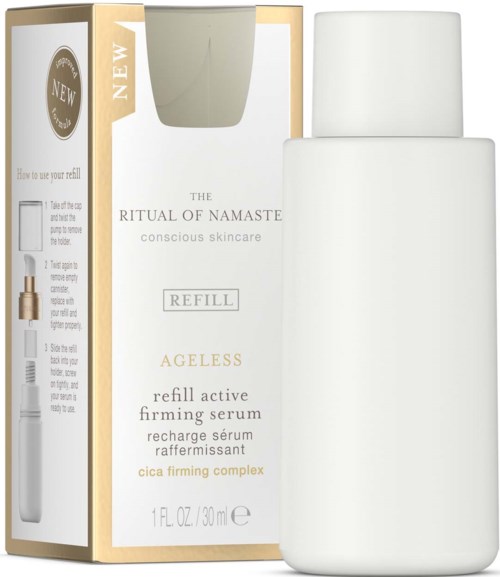 En hvit flaske og en eske, merket 'The Ritual of Namaste Refill Ageless,' vises. Esken gir instruksjoner. Enkelt design.