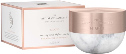 Produkt do pielęgnacji skóry oznaczony 'Night' w marmurowym opakowaniu i białym pudełku z różowymi akcentami.