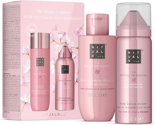 Rosa hudvårdsflaskor och en box med Körsbärsblommor och sakuratema, med Rituals The Ritual of Sakura produkter.