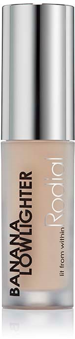 En tube med foundation med sølvhette og beige væske inni. Den er merket "Banana Brightener" av Radial.