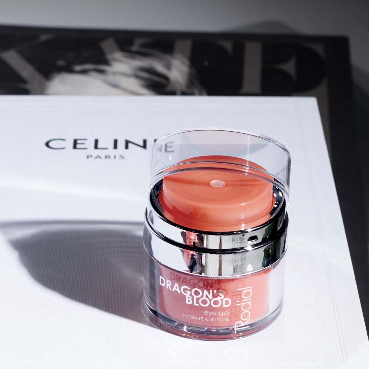 Rodial Dragon's Blood Eye Gel 15 ml (obrázok 4)