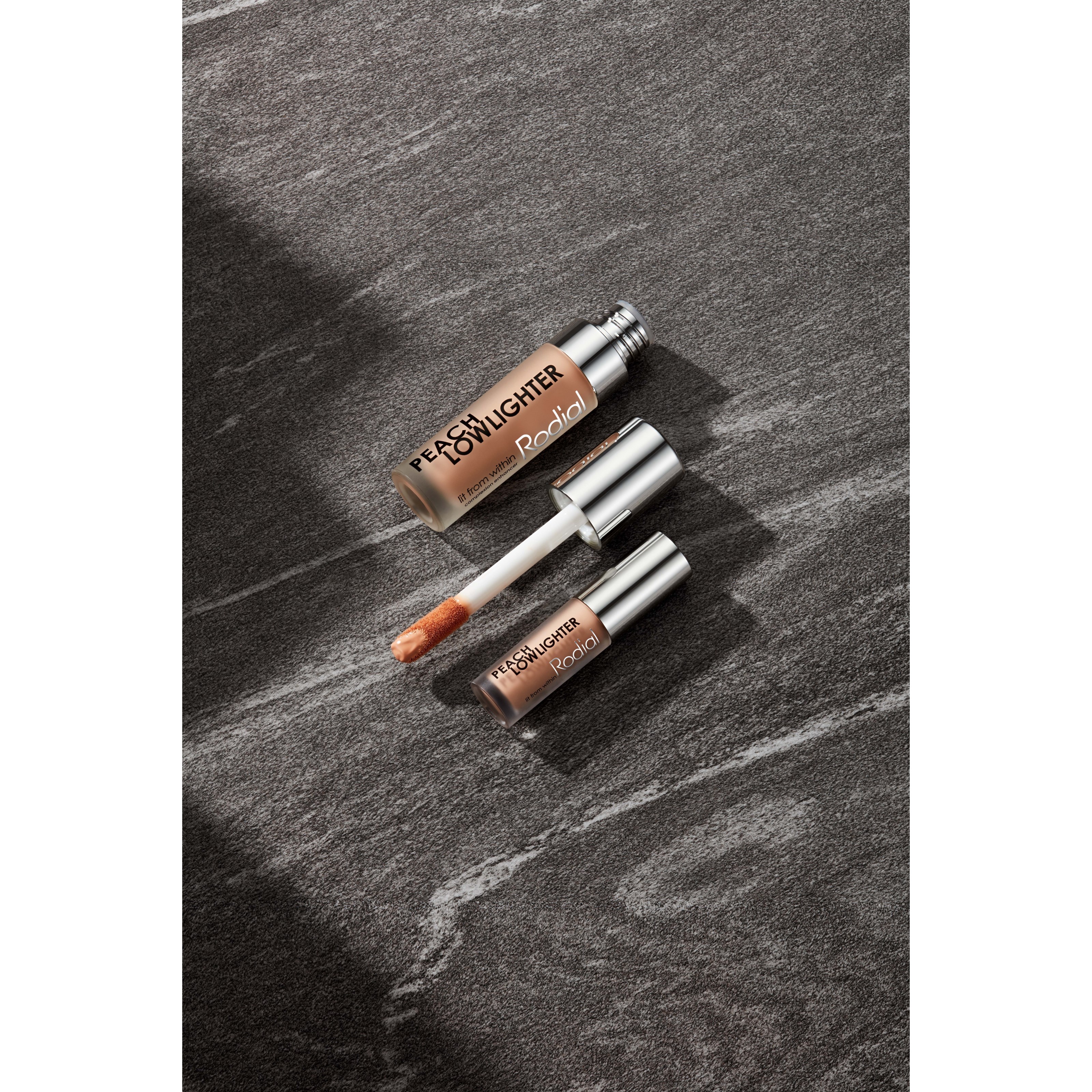 Rodial Peach Low Lighter (obrázok 6)
