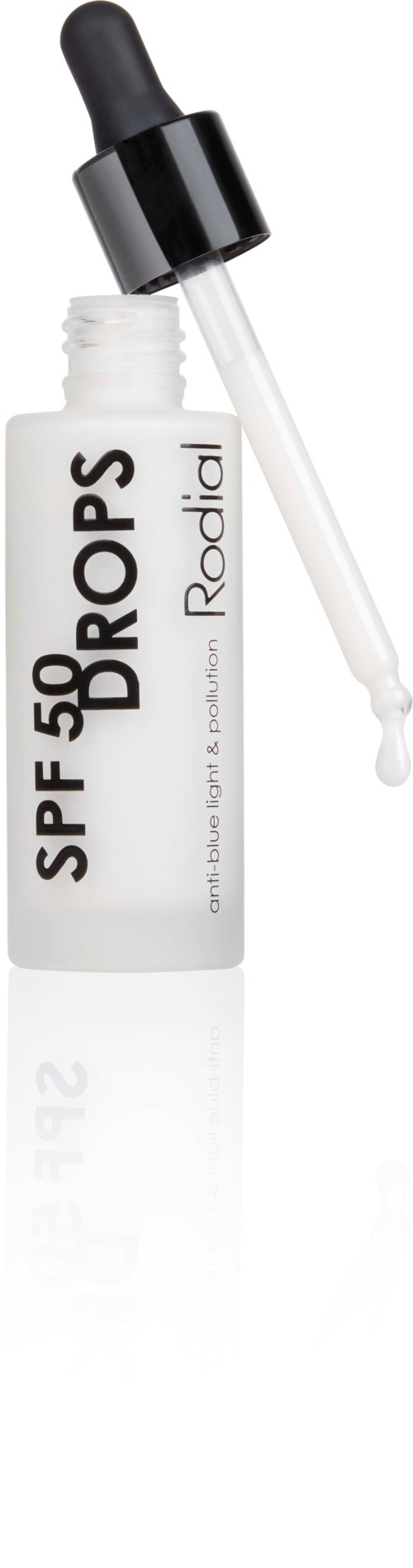 Leppeglansflaske med SPF 50 beskyttelse og svart lokk med påføring.