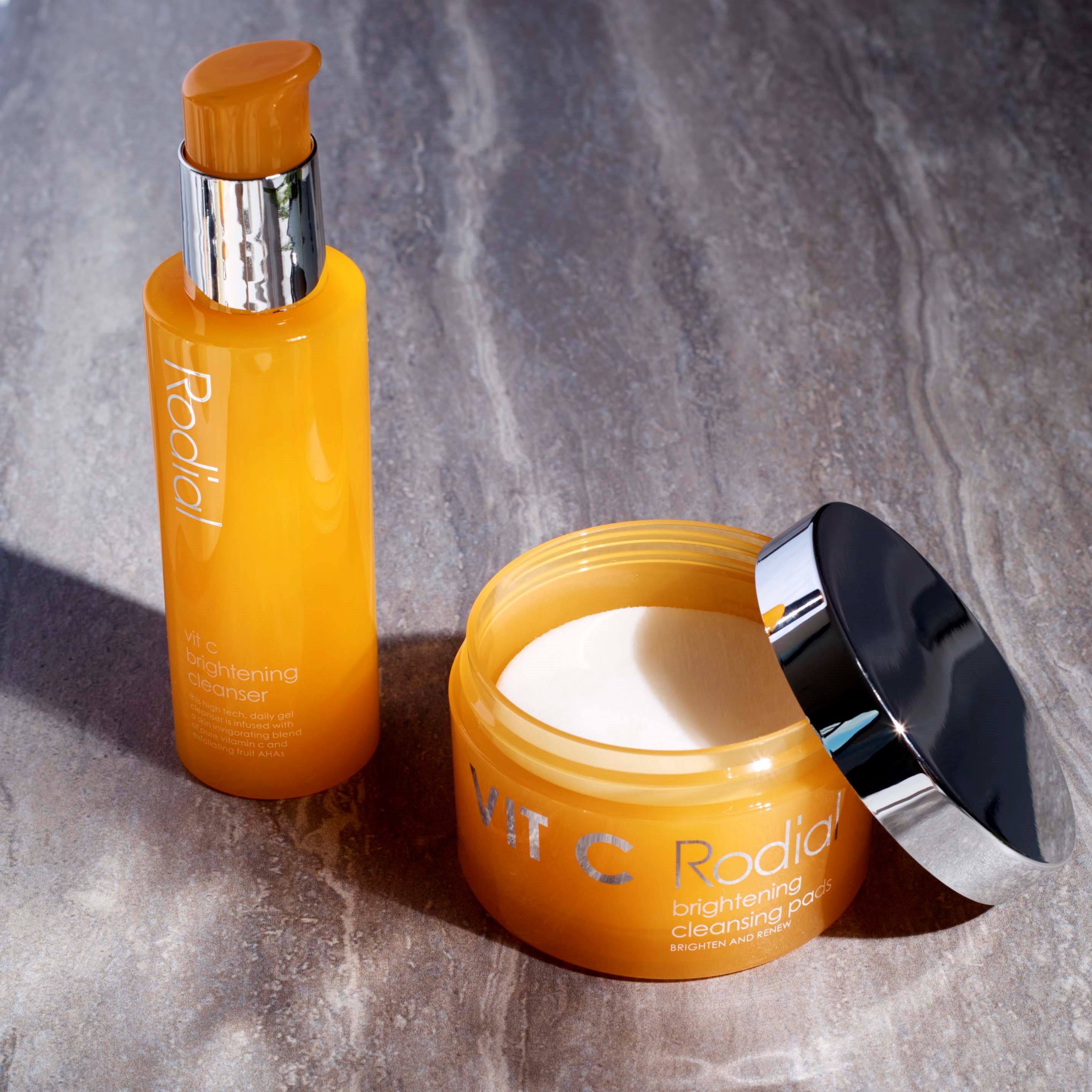 Rodial Vitamin C Brightening Cleanser 135 ml (obrázok 4)