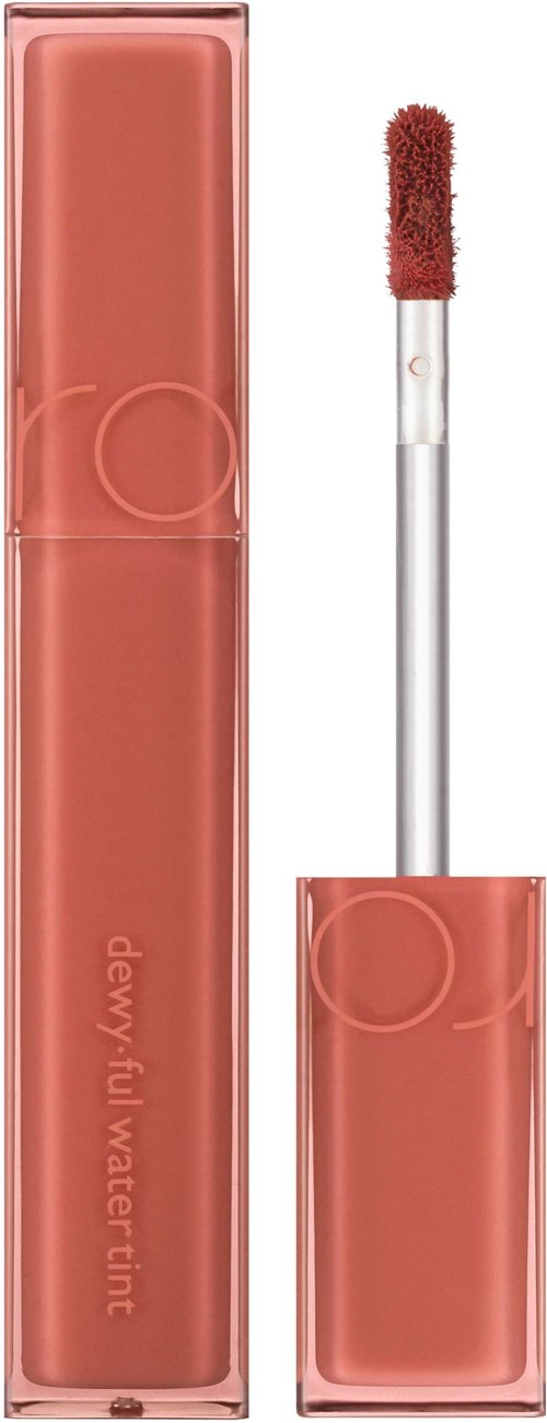 Een perzikkleurige vloeibare lippenstift in een rechthoekige tube met applicator. De tube heeft 'dewytiful water tint' geschreven.