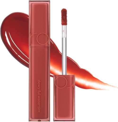 Leppestift- eller lip gloss-sylindrer med påfyllningsborste, rosa farge, og en rød hjertelignende leppestift bak.