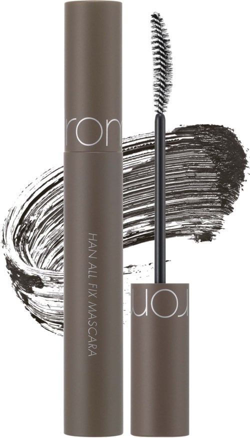 En brun flaske med mascara med en børste som stikker ut, og svart mascara smurt på bakgrunn.