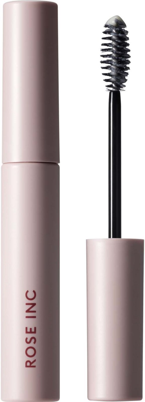 En rosa mascara-rør med børsten trukket ut, merket 'ROSE INC.' på siden.