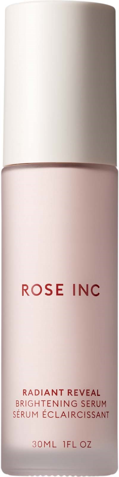 Kleine, hellrosa Flasche mit weißem Deckel, Etikett 'ROSE INC' und 'Brightening Serum'.