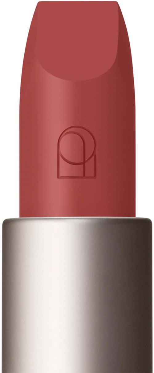 Ein Lippenstift mit rosa Farbe in einer silbernen Hülse. Der Lippenstift trägt ein kleines Logo.
