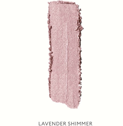 Et rosa-lilla penselstrøk merket "Lavender Shimmer." Det ser ut som en prøve på sminke- eller negleprodukt.