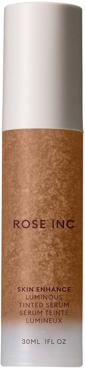 En flaska med en beigefärgad vätskamerkelapp och en vit kork, märkt "ROSE INC" för hudvårdsprodukt.