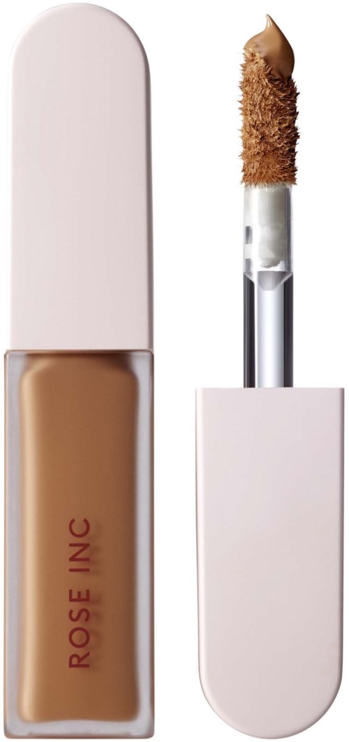 En beige flytande concealer i ett vitt rör med applikator med brun svampspets.
