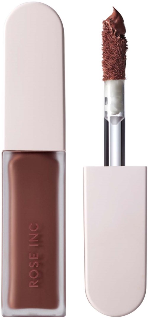 En läppglansrör med brunt läppstift som spildes på applikatorn och en vit lock.