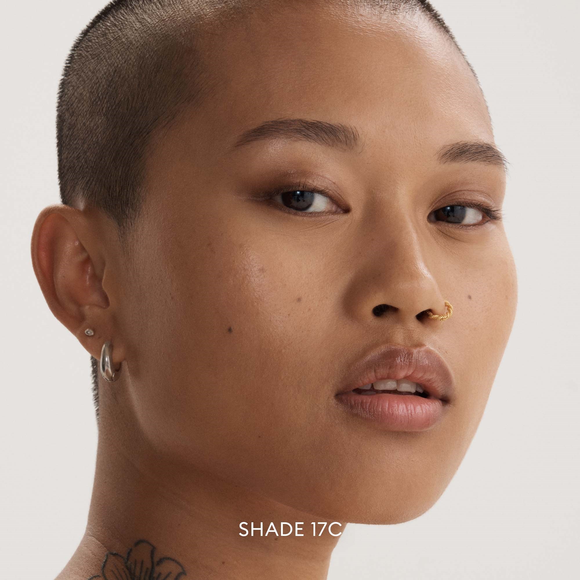 Rose Inc Softlight Skin-Smoothing Liquid Foundation 17C Medium Cool (obrázok 6)