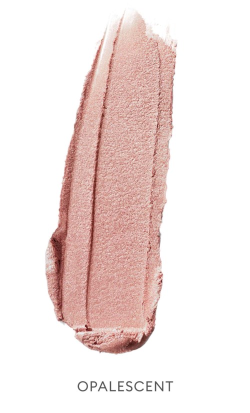 Eine rosa Makeup-Probe mit der Aufschrift 'OPALESCENT' und einer strukturierten Pinselstrich-Optik.