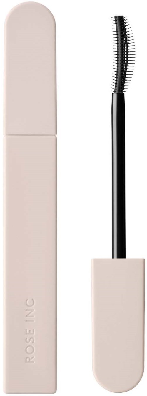 Ein weißer Mascara-Tube und Bürste mit einem gebogenen Applikator. Die Marke 'ROSE INC' ist auf dem Rohr.