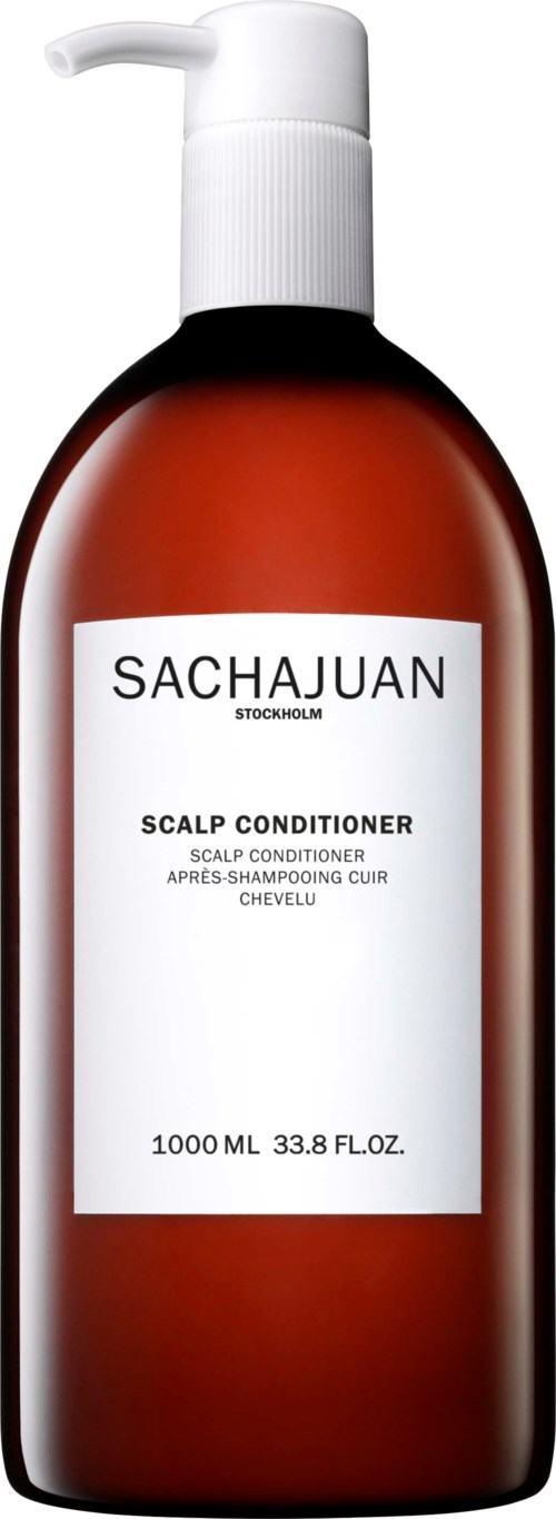 Ruskeanruskea pullo, jossa valkoinen annostelupumppu ja label 'SACHAJUAN SCALP CONDITIONER', koko 1000 ml.