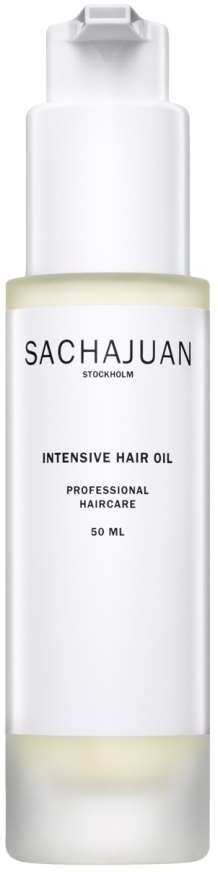 En hvid flaske med pumpe, mærket Sachajuan Intensive Hair Oil, 50 ml, til professionel hårpleje.