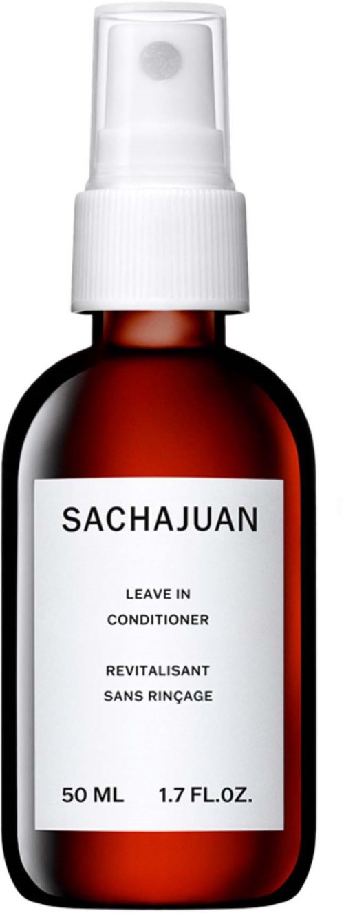 En liten bärnstensfärgad sprayflaska märkt 'SACHAJUAN' som innehåller leave-in balsam, 50 ml eller 1,7 fl oz.