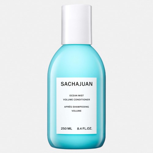 En blå flaska med vit lock, märkt SACHJAUN Ocean Mist Volume Conditioner, 250 ml.