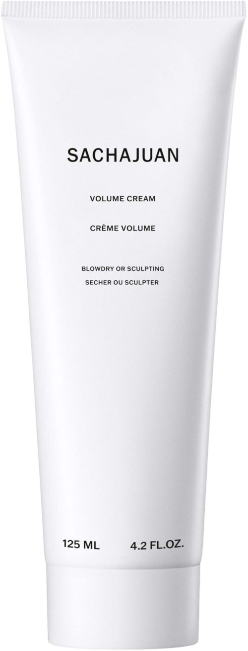 Ein weißer Tuben von Sachajuan Volumencreme mit schwarzem Text, der Produktdetails und Größe angibt.