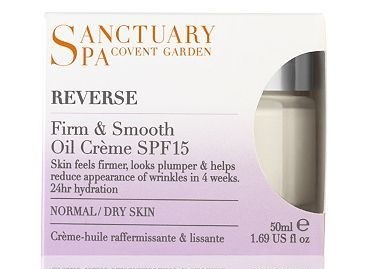 Pieni Sanctuary Spa kasvovoide rasialalla, jossa on violetteja ja valkoisia pakkauksia, ja siinä on katseikkuna.