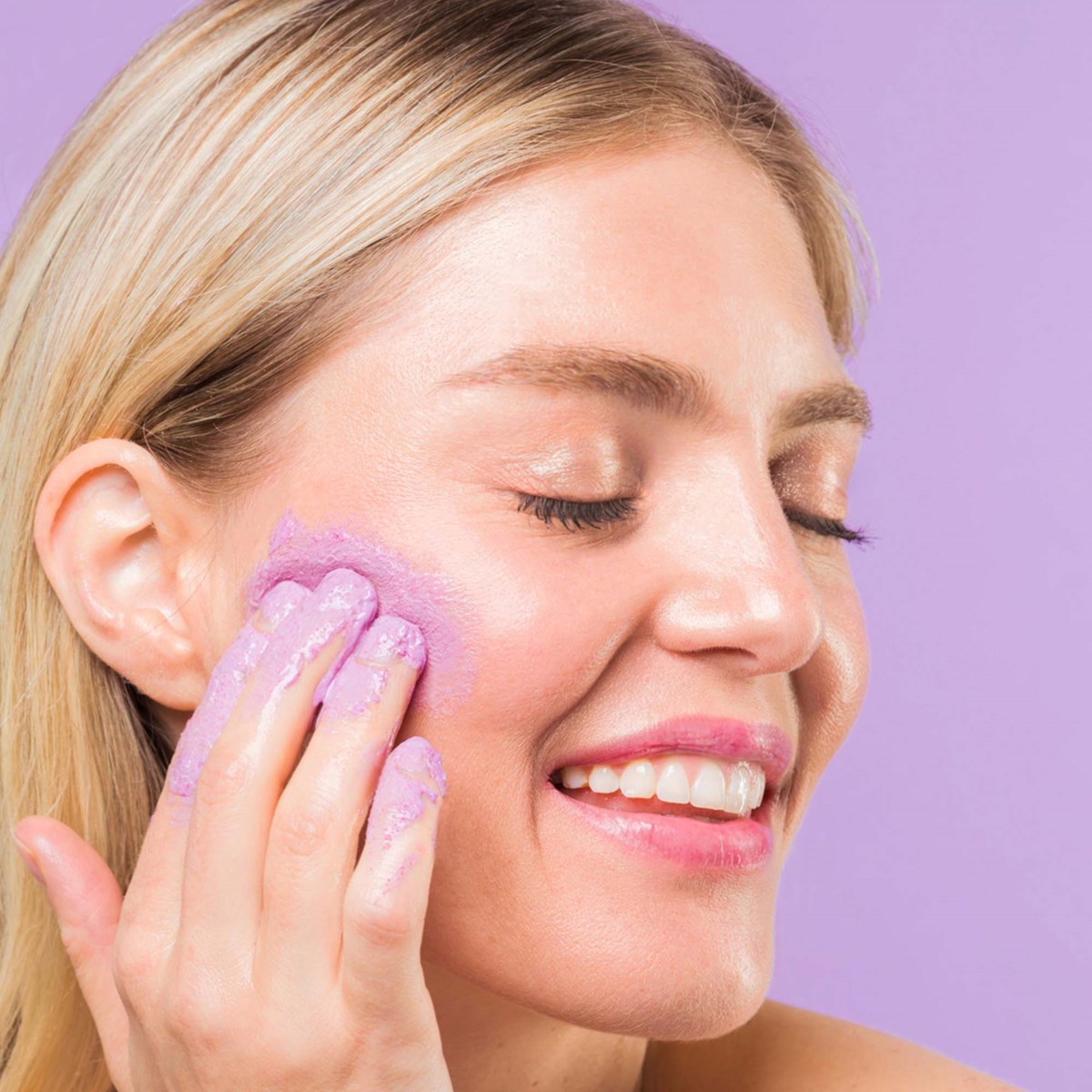 Энзимная пудра-эксфолиант для лица Sand & Sky Australian Glow Berries Enzyme Powder Exfoliator для сияния кожи, 60 г — фото 3
