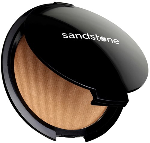 Ett runt makeup-ceder med beige puder och lock, märkt "sandstone."
