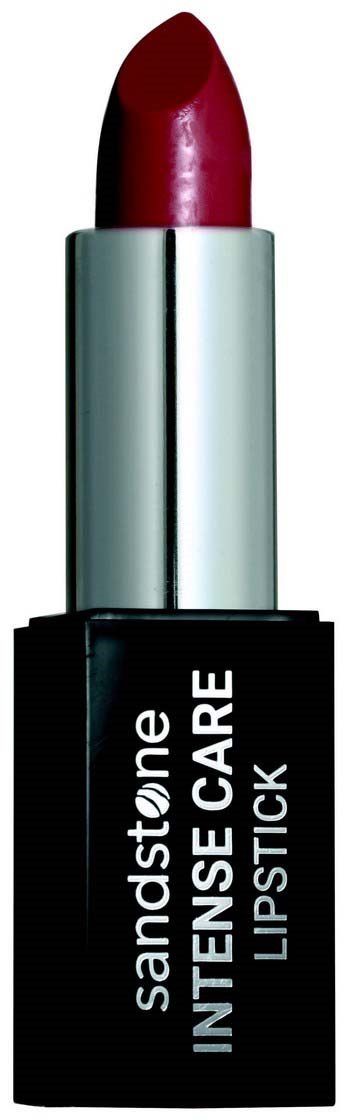 Ett rött läppstift med svart och vitt förpackning. Märket är Sandstone, kallat Intense Care Lipstick.