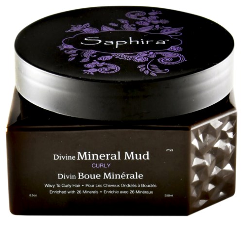 En sort beholder med sølvlåget indeholder Saphira Divine Mineral Mud til krøllet hår, beriget med 26 mineraler.
