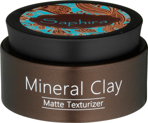 En liten behållare märkt 'Mineral Clay Matte Texturizer' från Sapphire, med ett färgglatt dekorativt lock.
