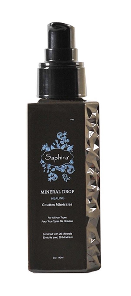 En sort flaske med pump, mærket Saphira Mineral Drop Healing, indeholder et hudplejeprodukt.