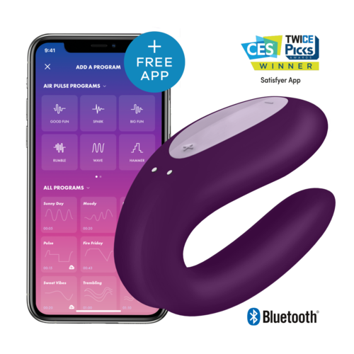 Een paarse draagbare apparaat met een gebogen vorm naast een smartphone met trainingsprogramma's, Bluetooth-logo.