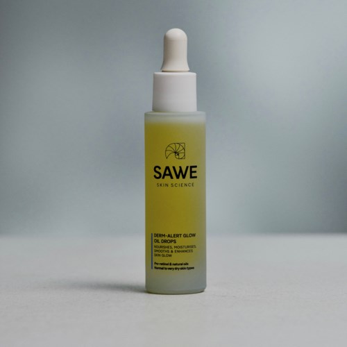 En gul flaske med pipette, merket Sawe Skin Science, inneholder oljedråper for hud. Moderne design.