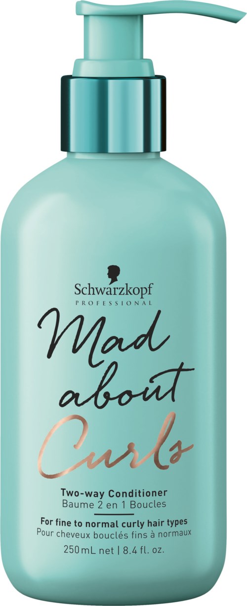 En lyseblå flaske med pumpe, mærket Schwarzkopf professional, Mad about Curls, til krøllet hår, 250ml.