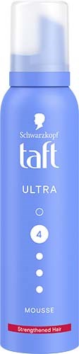 Blå sprayflaska märkt Taft Ultra Mousse för att stärka håret, nummer 4, med vit pump.