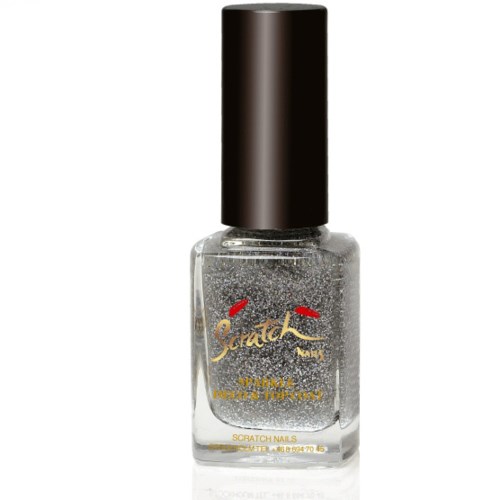 En tydlig nagellacksflaska med silverglitter och svart lock.