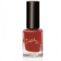 Rote Nagellackflasche mit schwarzem Deckel und goldenem Markennamen vorne.