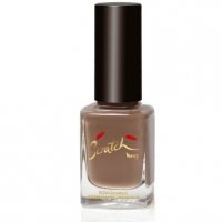 Ein Nagellackflasche mit brauner Farbe und schwarzem Deckel, beschriftet mit Markenname und Logo.