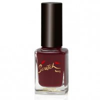 Eine Flasche mit rotem Nagellack, schwarzem Deckel und dem Markennamen 'Sensationail'.